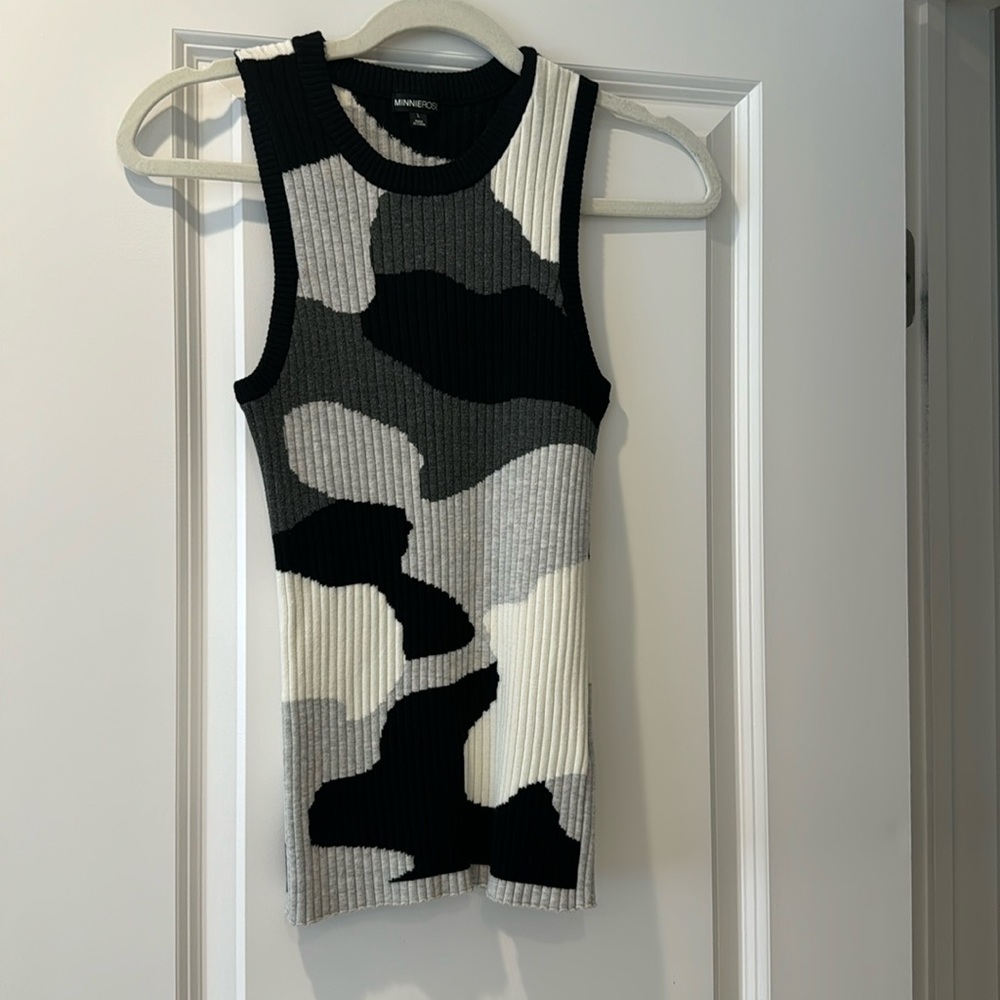 MINNIE ROSE Ribbed Camo Tank. Size Large. Like Brand New!!